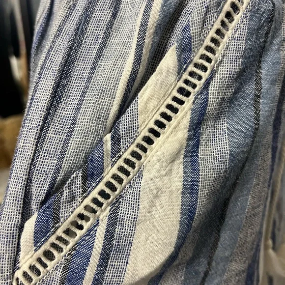 Briggs Women's Linen Blend Pull-On Shorts Medium Blue Stripe Wide Waist Band NWT - Picture 2 of 12